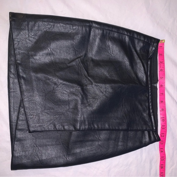 Faux leather skirt - Picture 6 of 6